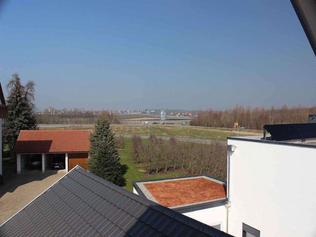 Ferienwohnung Am Zeppelin Hangar フリードリヒスハーフェン エクステリア 写真