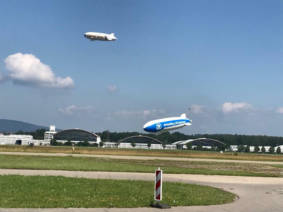 Ferienwohnung Am Zeppelin Hangar フリードリヒスハーフェン エクステリア 写真